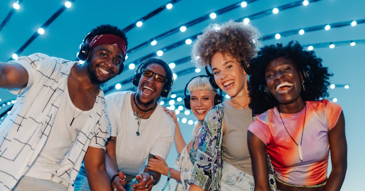 Dance under the stars at Fairmont Waterfront’s Silent Disco in partnership with Grey Goose. 3 DJ channels, coastal cocktails, and garden views. Aug 23 | 7:30 PM 🌊🎧 #FairmontWaterfront 
bit.ly/4o4ecXZ
