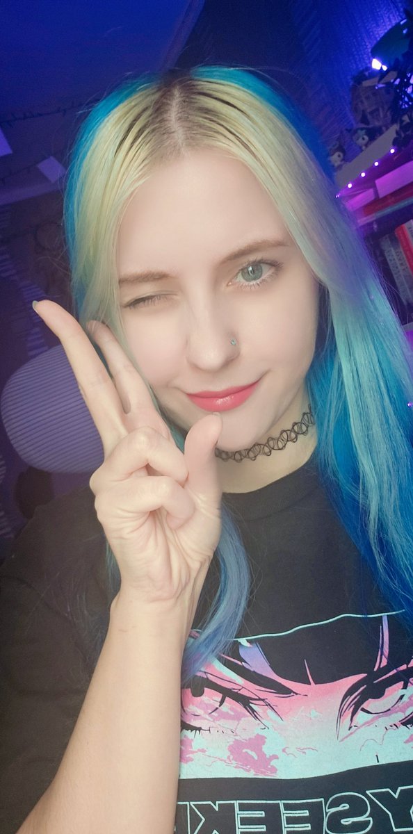 EllieSweetRoll's tweet photo. Happy Friday! Live now https://t.co/Ad9m4Bkktn with #BaldursGate3 continuing co-op adventure 💜 https://t.co/YTo7hCQfBj