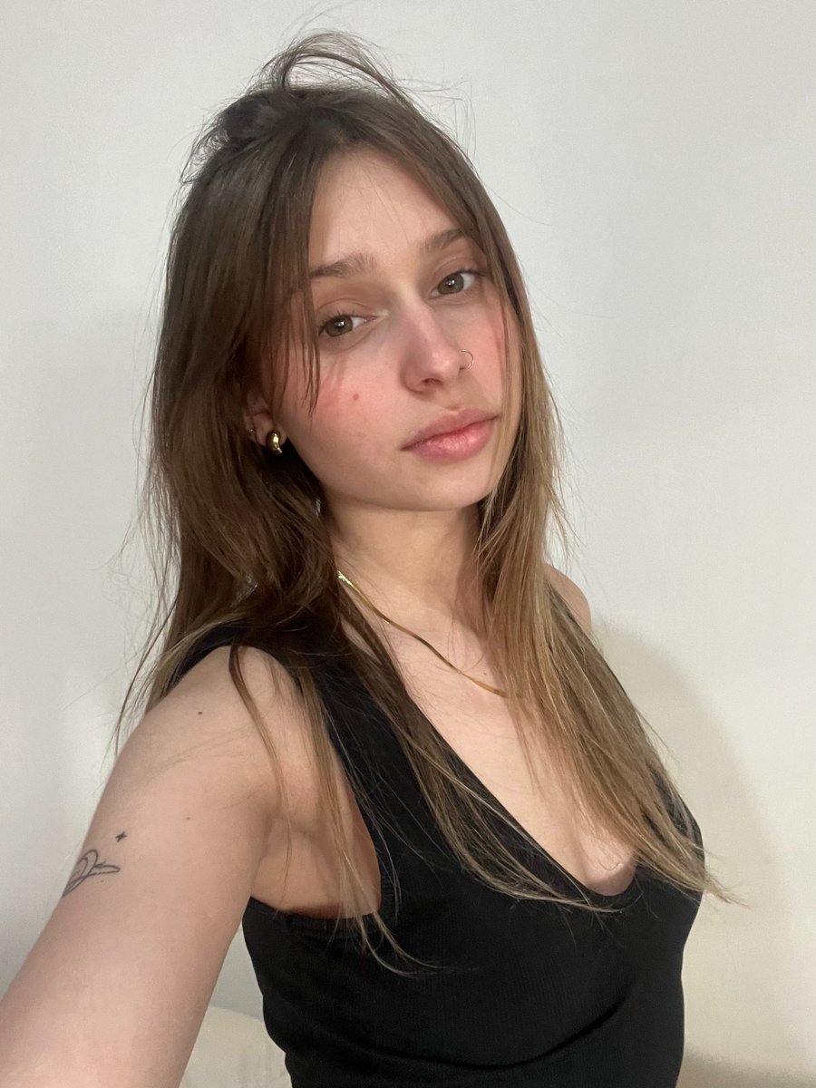 RushGabb's tweet photo. It's not attention I'm craving, it's hands, lips and the sound of skin on skin. My FREE link's in the comments for the bold ones ⬇️ https://t.co/d3PAWIkiZC