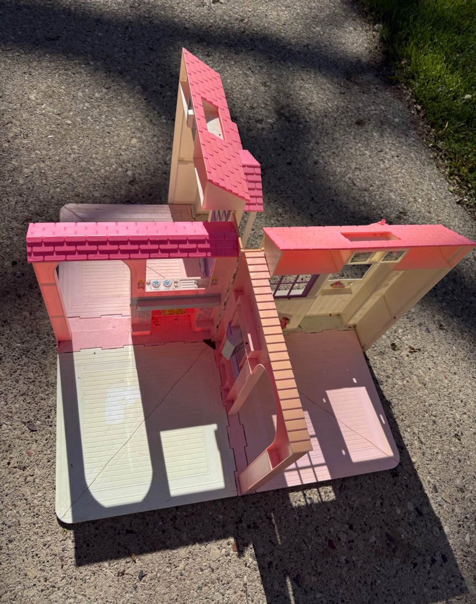 want to teleport back to the 90s?

just search “Barbie house” on facebook marketplace in the midwest to get hit with a sickening wave of nostalgia