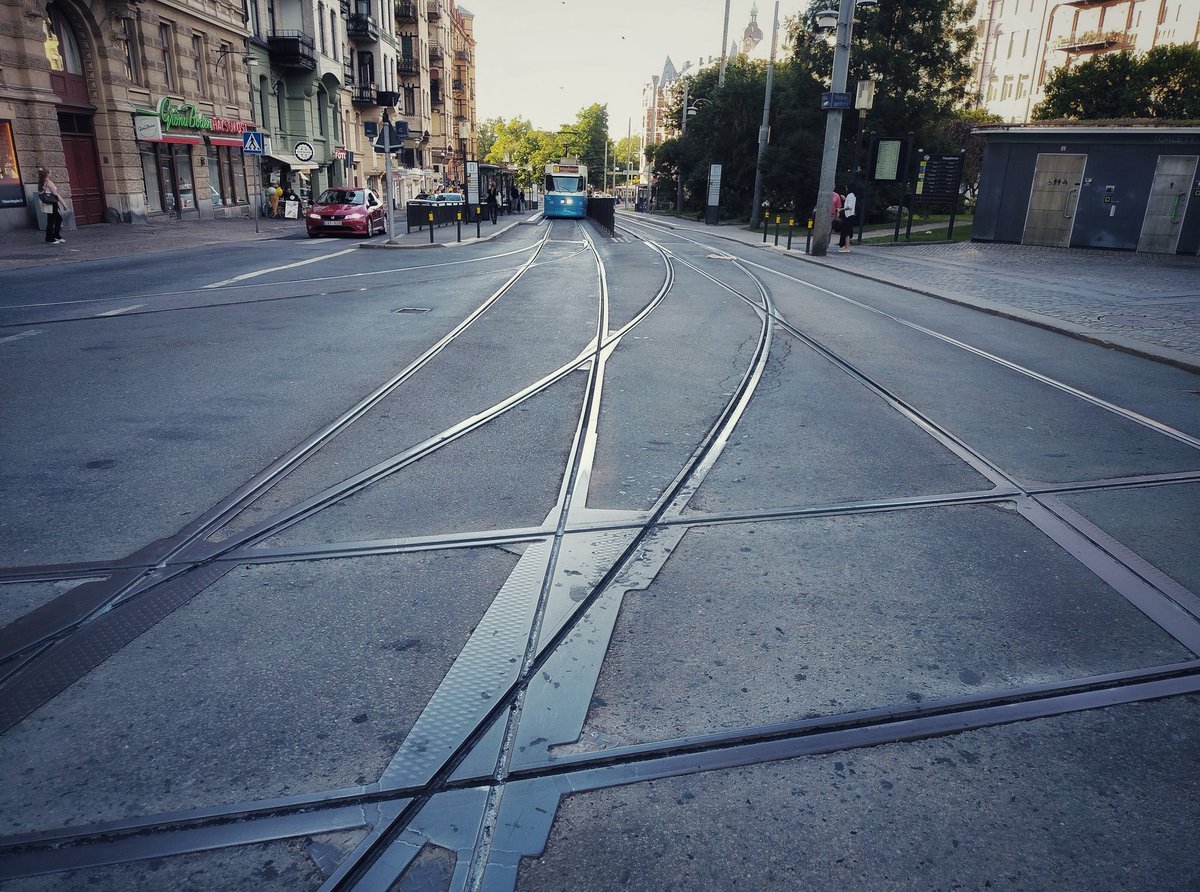 anthonyhunter69's tweet photo. #tramtracks 🙂
#skyline #hmdskyline @Nokia @NokiaMobile @HMDGlobal @HMDdevices #shotonhmd #BW #shotonskyline @teampureview @NokiamobBlog #nokia #photography #phoneography #shotonnokia #city #summer #nokiamobile #göteborg https://t.co/O0GPSDMeXV