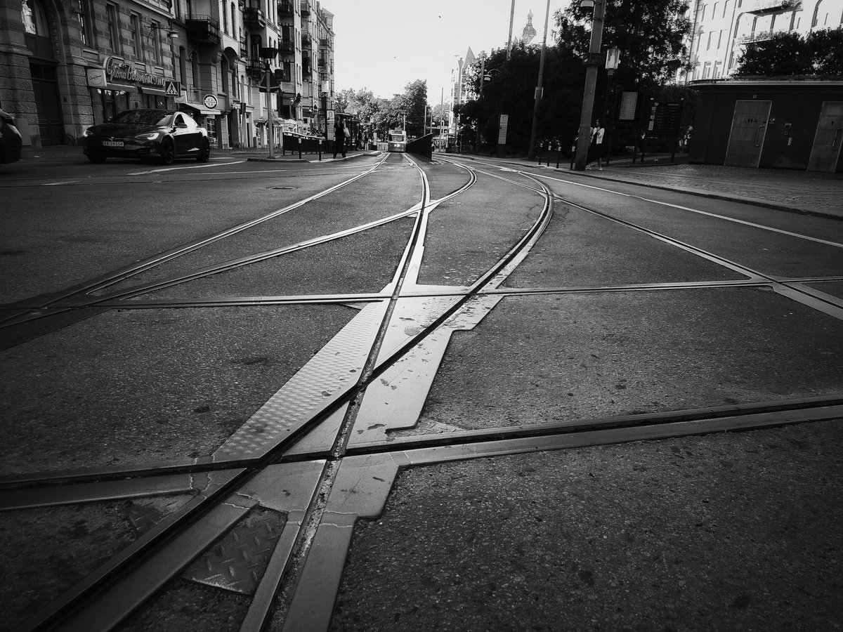 anthonyhunter69's tweet photo. #tramtracks 🙂
#skyline #hmdskyline @Nokia @NokiaMobile @HMDGlobal @HMDdevices #shotonhmd #BW #shotonskyline @teampureview @NokiamobBlog #nokia #photography #phoneography #shotonnokia #city #summer #nokiamobile #göteborg https://t.co/O0GPSDMeXV