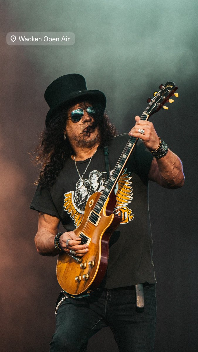 Spectacular #Slash's pic at the Wacken Open Air festival in Germany yesterday 🎩🔥

📷: Guilherme Neto

<a href="/Slash/">Slash</a> #GunsNRoses #GNR