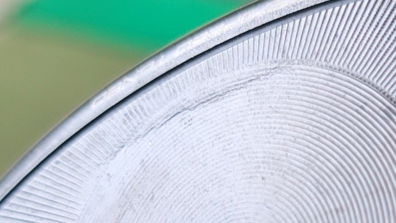 😭 Just noticed a break/crease on the lower face of my beloved F9. Sad day. <a href="/cobragolf/">COBRA Golf</a>