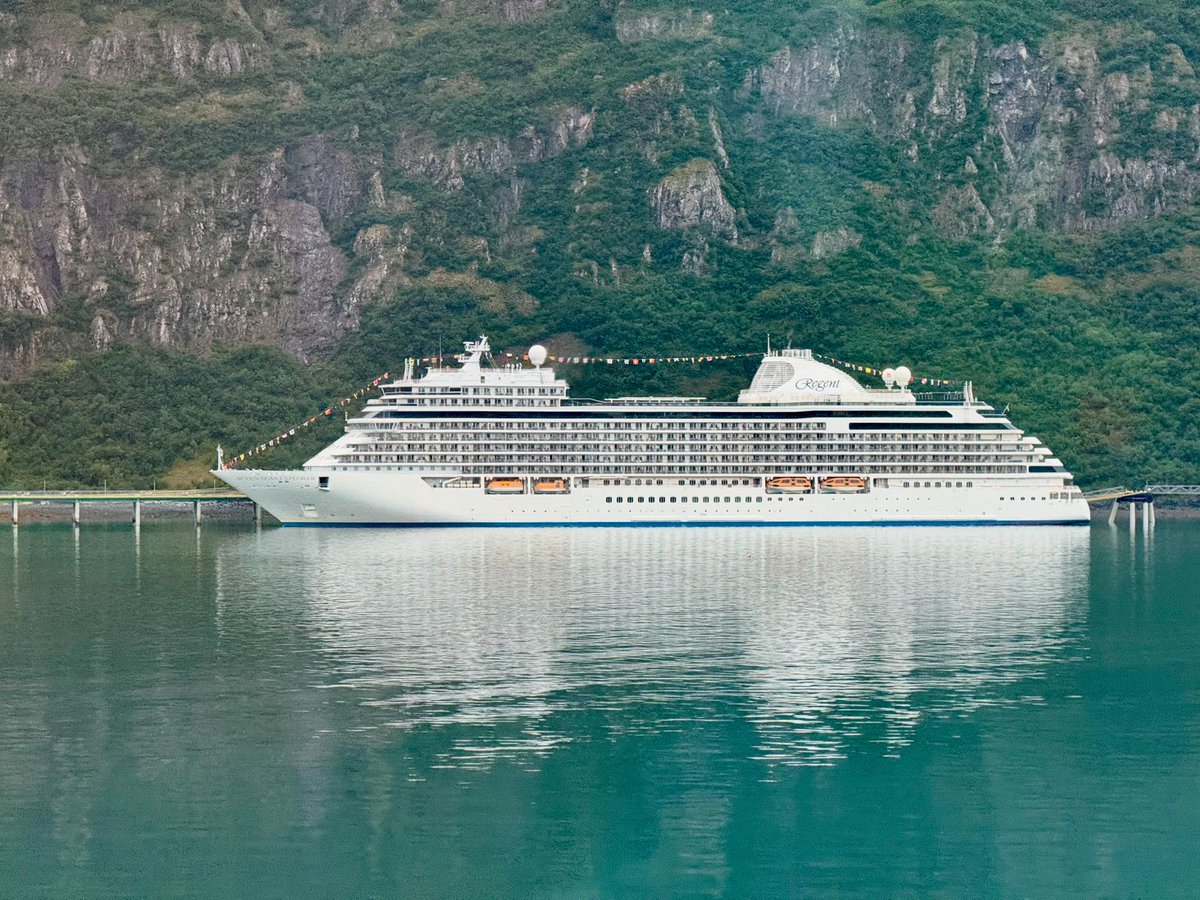 #SevenSeasExplorer in 📍 Whittier, Alaska. 

📸 David R. | #UnrivaledAtSea #MyRegentExperience #AlaskaCruises
