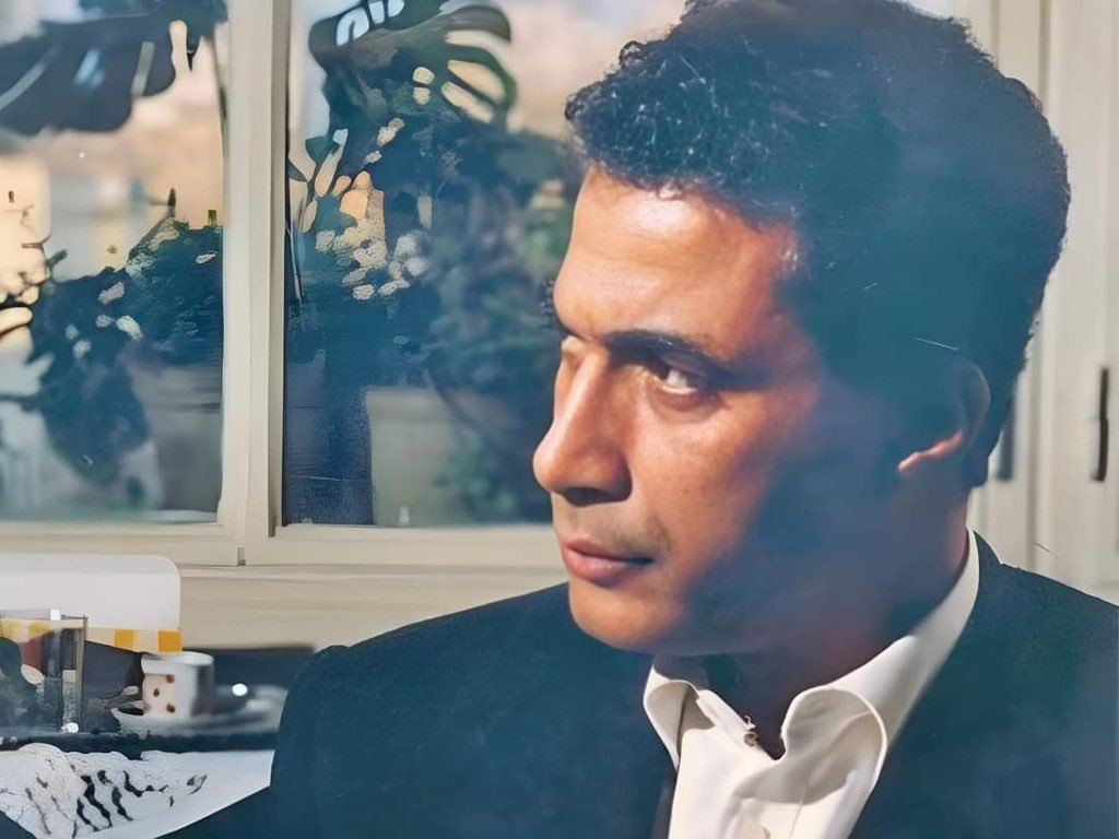 " مفيش حد بيهمه غير نفسه بس احنا العشم واخدنا شويتين .. "

• أحمد زكي | ١٩٤٦ - ٢٠٠٥