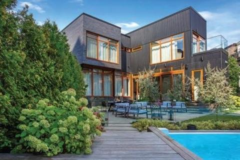 Make your backyard a space you'll want to spend time in this season. advisorstream.com/read/trendspot…