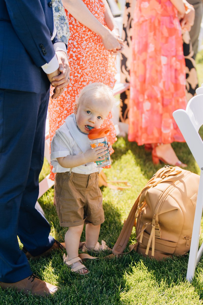 InstantRequest's tweet image. If you are having a summer wedding, remember to stay hydrated.  You've got a fun night of dancing ahead of you and you don't want to miss it!
Photographer: Rachel Graff Photography buff.ly/OggvjSu 
Venue: Redeemed Farm buff.ly/S6XWFFQ 
DJ: Auctavias B