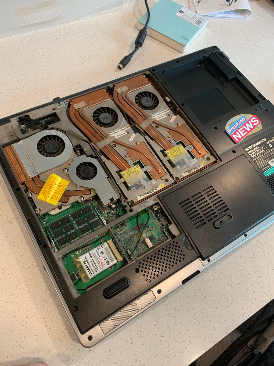 gaming_simone's tweet photo. My old 2007 “laptop” 22 inches, dual quadro with full desktop stuff.
18kg, that thing was a beast. Been in storage for 11 years. #oldschool #pcmaster https://t.co/b4MGPwb9uH