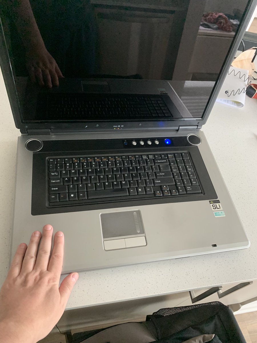 gaming_simone's tweet photo. My old 2007 “laptop” 22 inches, dual quadro with full desktop stuff.
18kg, that thing was a beast. Been in storage for 11 years. #oldschool #pcmaster https://t.co/b4MGPwb9uH
