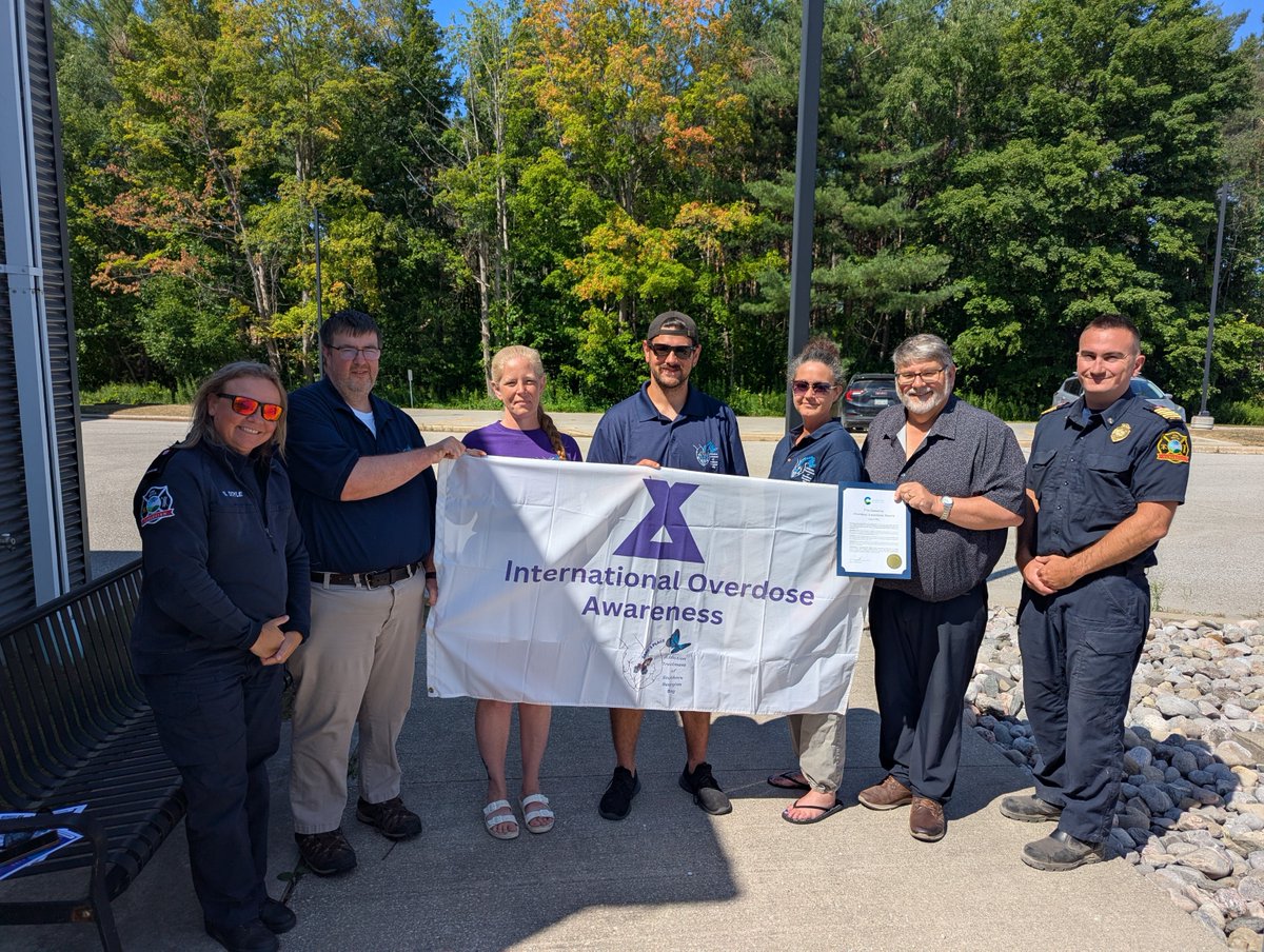 At a flag raising today, Mayor Doug Measures proclaimed August 2025 as #Overdose #Awareness month in #Clearview. An opportunity to raise awareness, reduce the stigma of drug-related deaths, and honour those who have lost their lives. To learn more visit bradsplace.org,