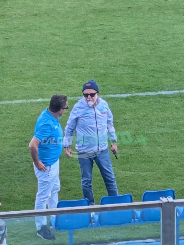 Aurelio #DeLaurentiis assiste all'allenamento del #Napoli a Castel di Sangro nel giorno del compleanno della sua SSCN

📸 <a href="/calciomercatoit/">calciomercato.it</a>