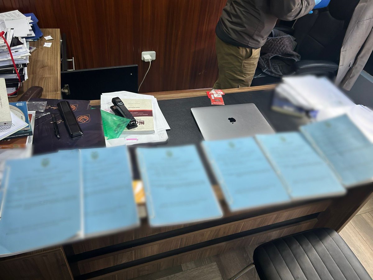 #ACTUALIZACIÓN | #Chimborazo: inmuebles relacionados con los abogados Jorge M., Cristian S. y una persona jurídica también son allanados en el centro y norte de #Riobamba. En estos lugares también se recaban indicios que podrían contribuir a la investigación.