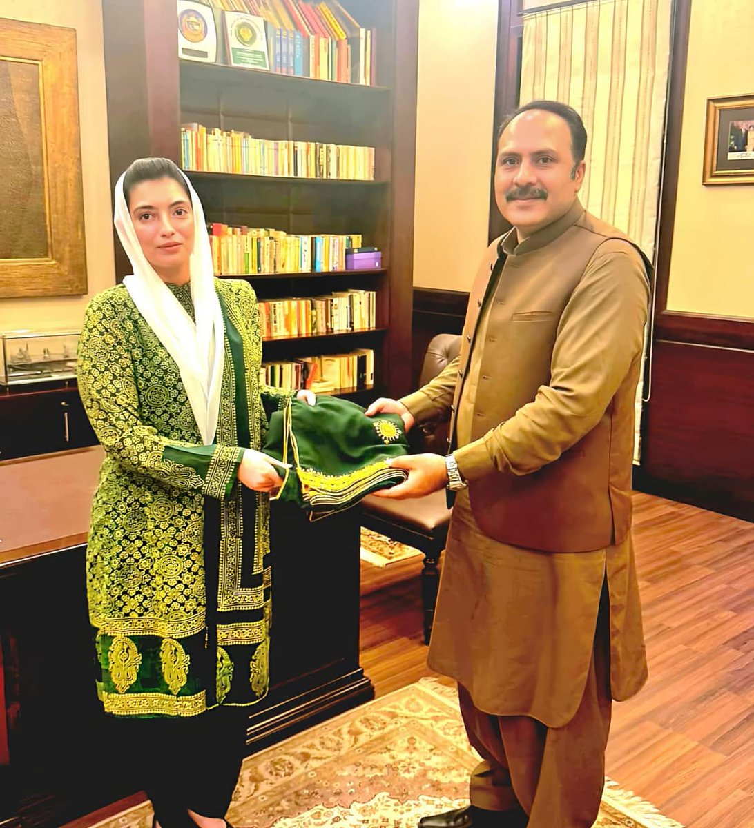 Dr. Asif Memon (@drasifalimemon) on Twitter photo Presented cultural Shaal to the First Lady & MNA Bibi <a href="/AseefaBZ/">Aseefa B Zardari</a> and briefed about the reforms Nawabshah Educational Board has brought especially modernising examination assessment system to enable our students to cope up with modern world challenges. Presented cultural Shaal to the First Lady & MNA Bibi <a href="/AseefaBZ/">Aseefa B Zardari</a> and briefed about the reforms Nawabshah Educational Board has brought especially modernising examination assessment system to enable our students to cope up with modern world challenges.