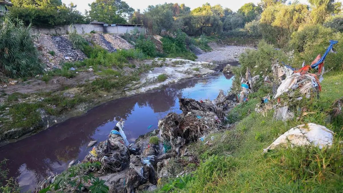 🌊⚠️ El 70% de descargas industriales al rio Atoyac no recibe tratamiento previo, denuncia el colectivo CxBS; piden mayor vigilancia y sanciones.

➡️ tinyurl.com/msjx2rhy