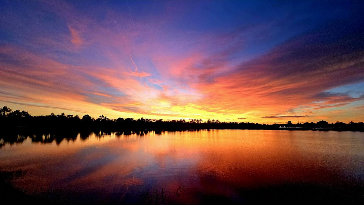 A fiery summer sunset lit up the sky over Lakewood Ranch, Florida last night - then doubled its glow in the still waters below.

Photo sent in by: Gordon Silver
#weather #stornhour #florida #flwx #wx