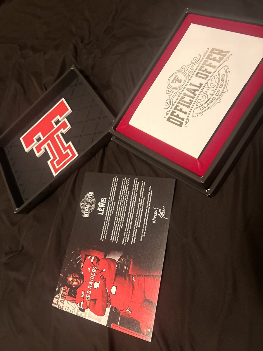 All glory to God 🙏 Officially offered. #TTU #WreckEm 🔴⚫️🌵
<a href="/TerrellTigerFB/">Terrell Tigers Football</a>