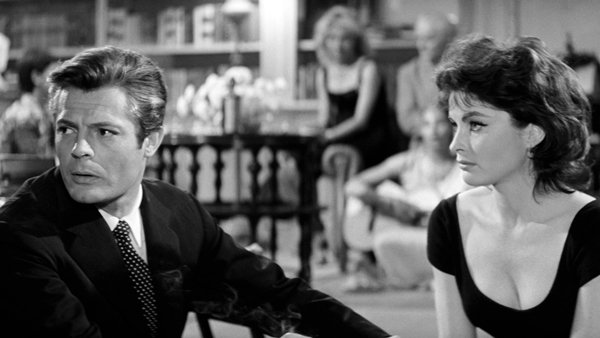 Th3PurpleDon's tweet image. Totally unforgettable! Entirely mesmerising! What a way to start the series 😍🇮🇹 #ItsAWonderful1 #LaDolceVita #FedericoFellini #MarcelloMastroianni #AnitaEkberg #AnoukAimee #PodernFamily #PodNation #Podcasts #ItalianMovies #OldMovies #OldMoviePodcast #Rome