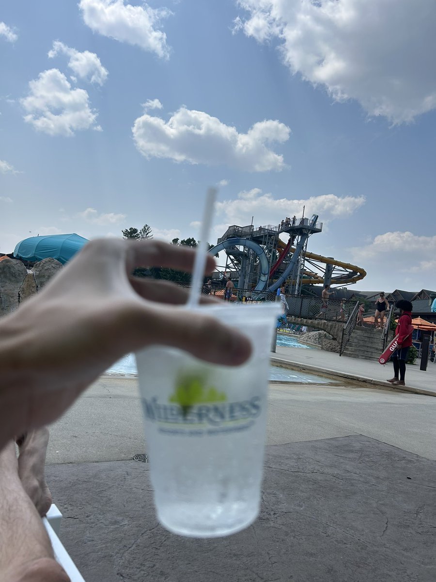 Been awhile since Dave has checked in here on X but just want to formally alert the timeline that both waterslides and Tequila Sodas are in imminent danger here in the BEAUTIFUL Wisconsin Dells metro area! 

-Dave