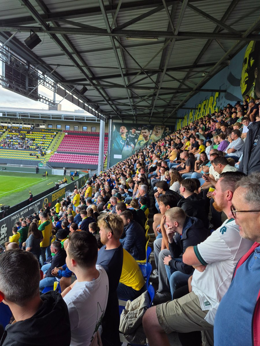 IvanhoooFSC's tweet photo. Theaterpubliek! Zitten doe je in het theater! 👻
Fortuna Sittard | #FortunaSittard #BayerLeverkusen #Bayer04 #FORlev #FORbay #FORb04 https://t.co/mx8RNONgs5