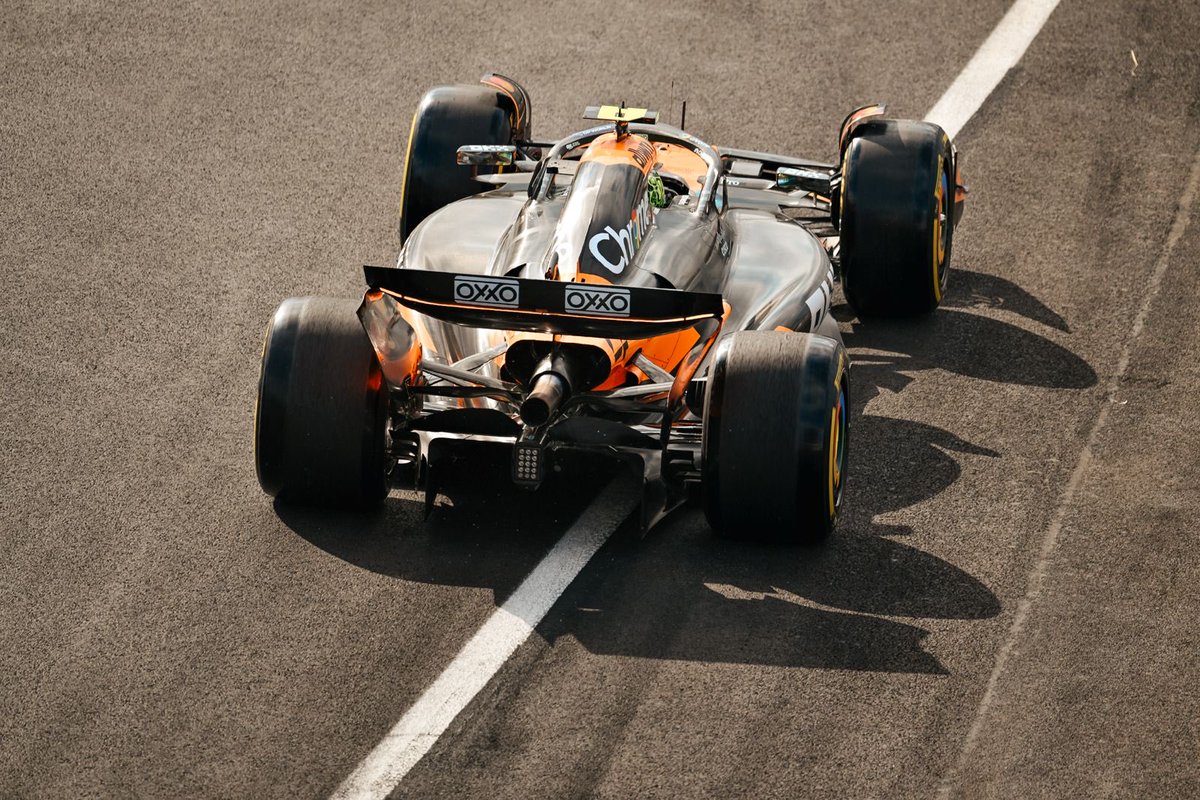 🟠 CUMA GÜNÜNÜ TURUNCUYA BOYADILAR!

✅ Macaristan’da bugün gerçekleşen iki antrenmanın da zirvesinde Lando Norris ve McLaren pilotları vardı. #F1 #HungarianGP 

1. Antrenman:
1️⃣ Lando Norris (1.16.052)
2️⃣ Oscar Piastri (+0.019)
3️⃣ Charles Leclerc (+0.217)

2. Antrenman:
1️⃣ Lando