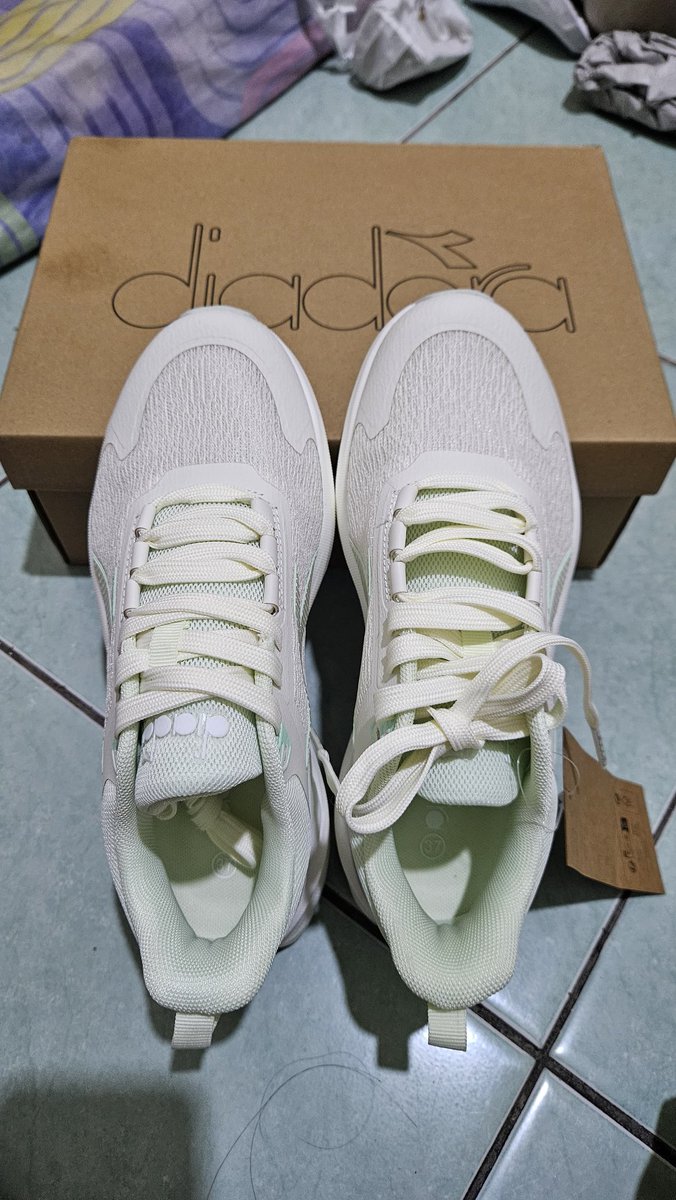 CmonShop_'s tweet photo. ✨WTS NEW DIADORA SNEAKERS✨

Teman-teman aku mau jual sepatu yang baru aku beli ini soalnya di aku pas dipakai gak cocok di kaki aku 

- Ukuran 37
- Harga beli : 659k
- Harga jual : 600k 

More Detail di Slide berikutnya, Kalau ada yg mau di tanya tanya bisa pc aku ya ✨💐 https://t.co/eaeymuQCud
