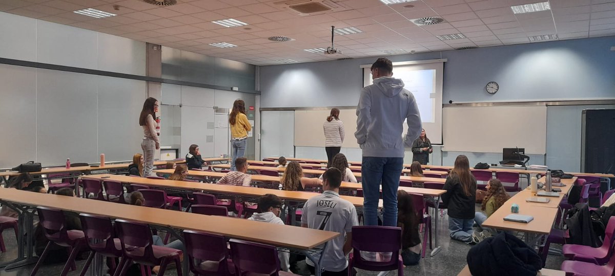 🙌 Hemos realizado más de 8 talleres de "Juego de Poder"" contra las violencias, en el marco del proyecto Mujeres Yemaya.  Han participado un@s 135  estudiantes entre 16 y 30 años. 6 mujeres han liderado la actividad.

🌊 Grupos de Mujeres Yemaya, es  una iniciativa de <a href="/REDACOGE/">Red Acoge</a>