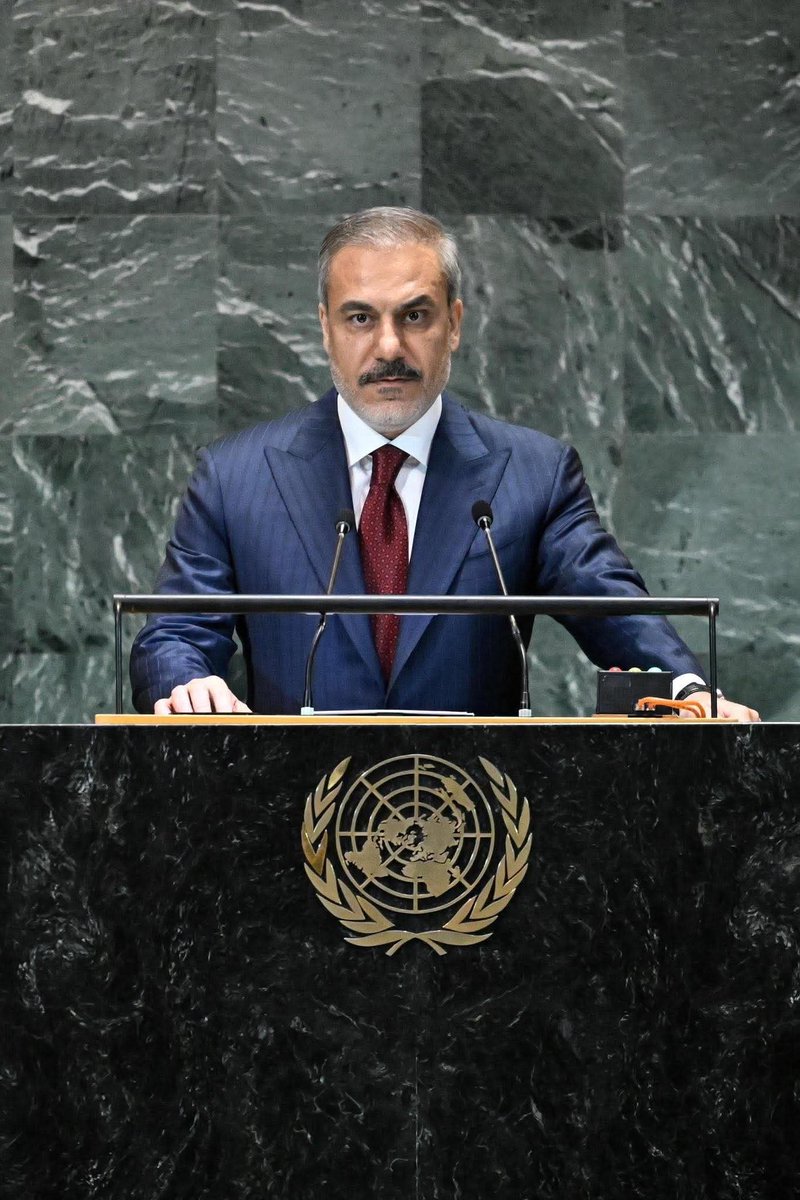 İsrail'den aldıkları yeni görev;
Hakan Fidan'ın üzerine oynayın, onu yıpratın.

Türkiye için gelecek vaat etmeseydi o kadar iti havlatır mıydı hiç?