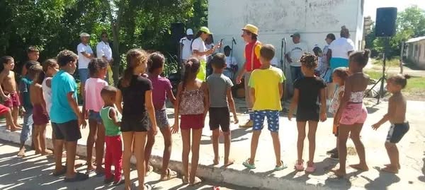 Boris LG Cuartero (@bcuartero) on Twitter photo Gira artística a comunidad de La Pedrera por integrantes de Consejo Provincial de Artes Escénicas #Cienfuegos #CubaEsCultura
<a href="/SolMayelin/">Mayelín del Sol</a> <a href="/YolexiRdguez/">Yolexis Rodriguez</a> <a href="/YaquedeCuba/">Yaquelin</a> <a href="/agnes_becerra/">Agnes Becerra</a> <a href="/EVilluendasC/">Enrique Villuendas</a> <a href="/CubanaLidice/">Lídice Cienfuegos Cuba🇨🇺🇨🇺</a> <a href="/Armandocv781123/">Armando Carranza Valladares</a> <a href="/yulls_yusimi/">Yusimi Yulls Quintana</a> <a href="/FernandezMaryde/">Maryde Fernández López</a> <a href="/PerlavisionTV/">Perlavisión TV</a> Gira artística a comunidad de La Pedrera por integrantes de Consejo Provincial de Artes Escénicas #Cienfuegos #CubaEsCultura
<a href="/SolMayelin/">Mayelín del Sol</a> <a href="/YolexiRdguez/">Yolexis Rodriguez</a> <a href="/YaquedeCuba/">Yaquelin</a> <a href="/agnes_becerra/">Agnes Becerra</a> <a href="/EVilluendasC/">Enrique Villuendas</a> <a href="/CubanaLidice/">Lídice Cienfuegos Cuba🇨🇺🇨🇺</a> <a href="/Armandocv781123/">Armando Carranza Valladares</a> <a href="/yulls_yusimi/">Yusimi Yulls Quintana</a> <a href="/FernandezMaryde/">Maryde Fernández López</a> <a href="/PerlavisionTV/">Perlavisión TV</a>