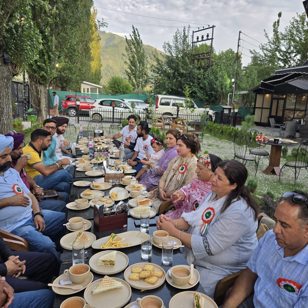 JugmeetBali's tweet photo. #Togetherforpeace

Banks of Dal Lake at cafe Mollys, ASMEA/AEJAK organised high tea meeting to honour the contribution of Dr SP Verma  (Padamshri) ,Gandhi Global Family,leadership of both organisations deliberated to work for Genuine-issues of Community  and to bring peace to mankind through many progressive initiative’s. @OfficeOfLGJandK @CM_JnK @HMOIndia @UNPeacekeeping @JmuKmrPolice @AtalDulloo @srinagaradmin @Sunil_SharmaBJP