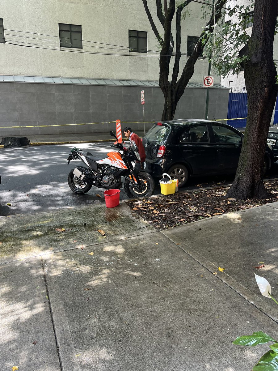 Lucina (@lucina) on Twitter photo <a href="/OVIALCDMX/">OVIAL_SSCCDMX</a> <a href="/UCS_GCDMX/">Unidad de Contacto del Secretario SSC CDMX</a> por favor retirar franelero. Ahora hasta usa la calle de lavado de motos!! Magdalena 613 <a href="/Delvalle_Quejas/">Del Valle Reportes</a> <a href="/BJAlcaldia/">AlcaldĂa de Benito Juárez</a> <a href="/BlindarBJ/">Blindar BJ 360</a> <a href="/Hartonelli/">H@rtonelli</a> <a href="/PeatonDelSur/">PeatĂłn del sur</a> <a href="/ObservatorioEDC/">Observatorio de Estado de Derecho en la calle CDMX</a> <a href="/OVIALCDMX/">OVIAL_SSCCDMX</a> <a href="/UCS_GCDMX/">Unidad de Contacto del Secretario SSC CDMX</a> por favor retirar franelero. Ahora hasta usa la calle de lavado de motos!! Magdalena 613 <a href="/Delvalle_Quejas/">Del Valle Reportes</a> <a href="/BJAlcaldia/">AlcaldĂa de Benito Juárez</a> <a href="/BlindarBJ/">Blindar BJ 360</a> <a href="/Hartonelli/">H@rtonelli</a> <a href="/PeatonDelSur/">PeatĂłn del sur</a> <a href="/ObservatorioEDC/">Observatorio de Estado de Derecho en la calle CDMX</a>