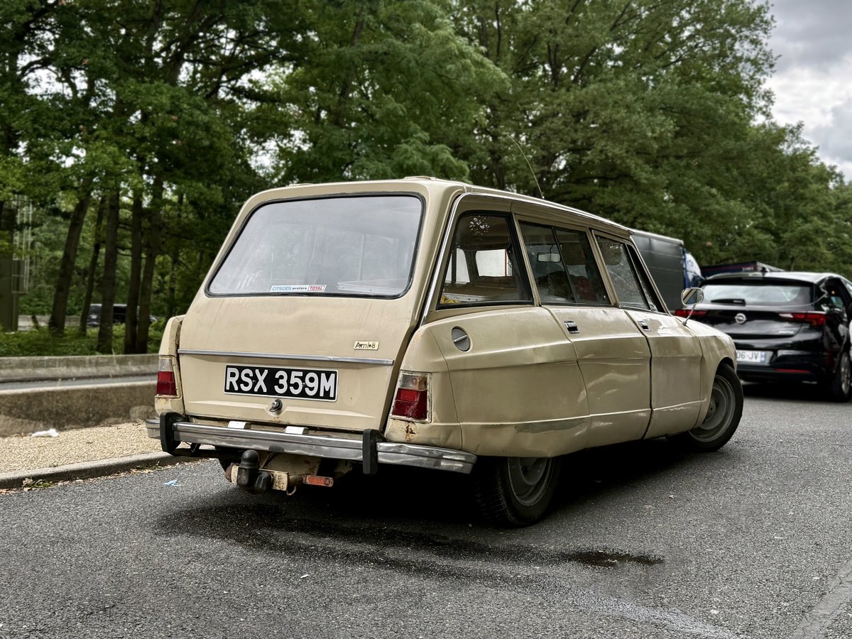 Tell me you’re in France without telling me you’re in Fra… Actually, this is British car (in case you’d not clocked the number plate). Driven all the way from Southampton and en route to Toulouse (where it originally came from). A long way to go in a 1974 #Citroen Ami 8 Break!