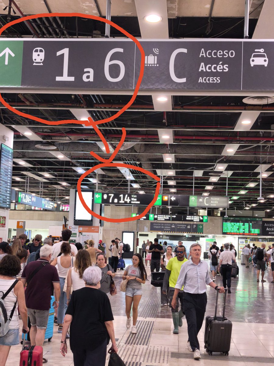 Estació de Sants. 
Seguint la fletxa de vies 1 a 6, vas a parar a les vies 7 a 14. Us felicito, fills <a href="/Adif_es/">Adif</a> <a href="/etfelicitofill/">EtFelicitoFill</a> <a href="/rodalies/">Rodalies Catalunya</a>