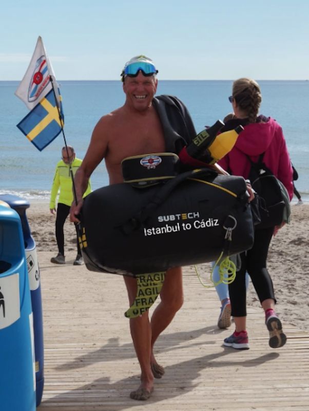 Swimpacking — essentially backpacking in the water — is a form of adventure swimming on the rise. At 66, Finnish swimmer Jari Cennat‑Tammis is taking it to the extreme with a 10,000 km solo odyssey tracing the Mediterranean coastline.

Learn More 👉 
openwaterswimming.com/swimpacking-th…