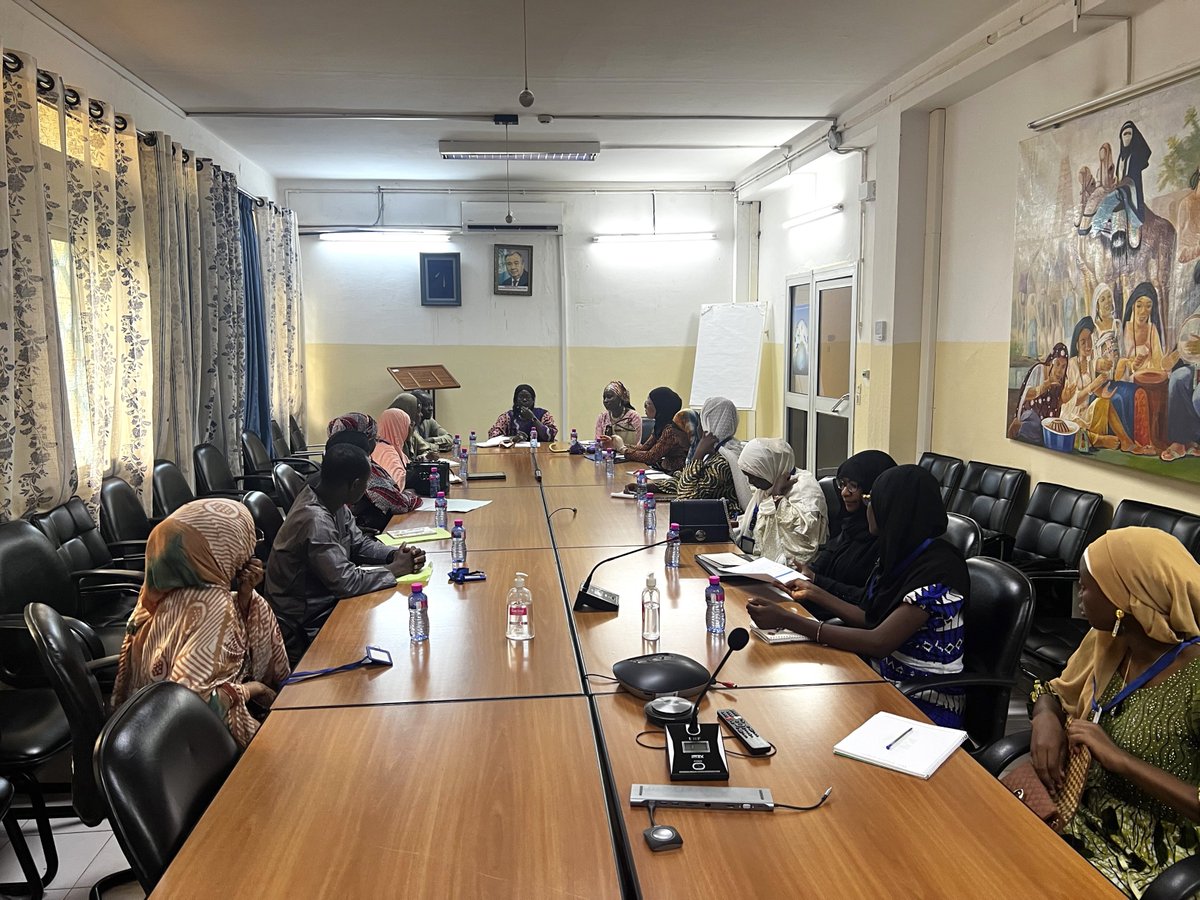 ECA_SROWA's tweet image. «Il n'y a pas d'ascenseur pour la réussite», @NgoneDiop9 a partagé son parcours et ses conseils avec des jeunes Nigériens engagés, lors d’une session de mentorat placée sous le thème du leadership organisée par le @ProgramVNUNiger . Un moment fort de transmission et d’inspiration
