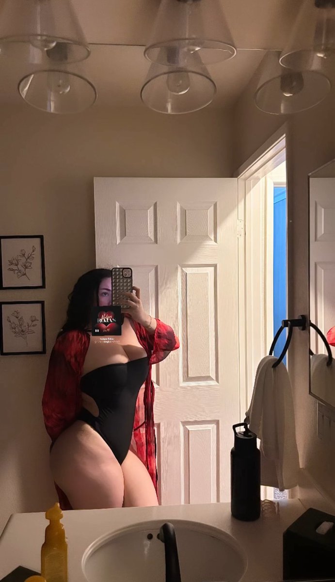 Send hi, if you wanna see me b🤩🤩bs and meet up have you in my private channel for more naughty contents 💦🍆🍆