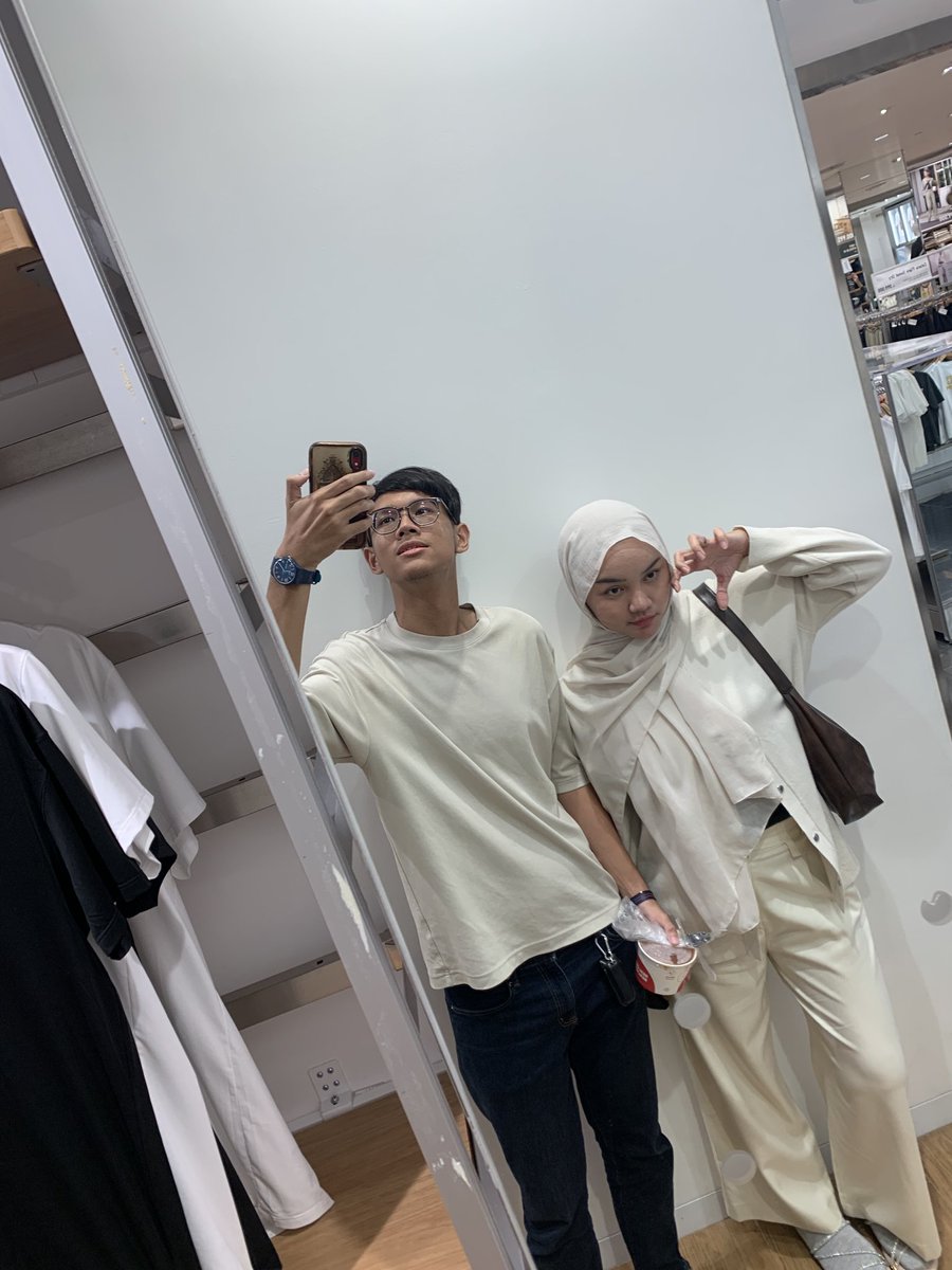 alealeapell tweet media