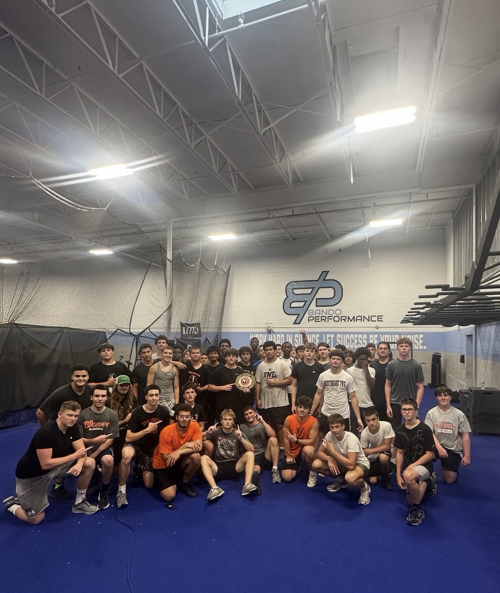 JUSTIN BAUER with the workout champion belt!! Get it done brother! Great job!
⁦<a href="/CoachCesvette/">Christian Cesvette</a>⁩ ⁦<a href="/MasonDoherty20/">Mason Doherty</a>⁩ ⁦<a href="/brayden1g/">Brayden Gillespie</a>⁩ @gavindrisc62185 @danmac447