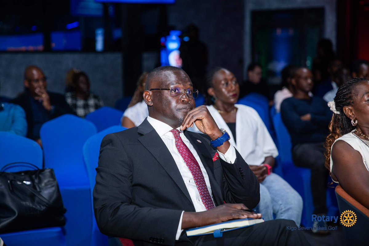 Some of the Rotarians and rotaractors  present at the Vocational Fellowship . This is an evening rich in connection and professional exchange. 

#Kigo7Lakes