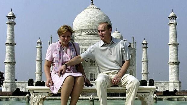 2000 :: Russian President Vladimir Putin and His Wife Lyudmila Visiting Taj Mahal