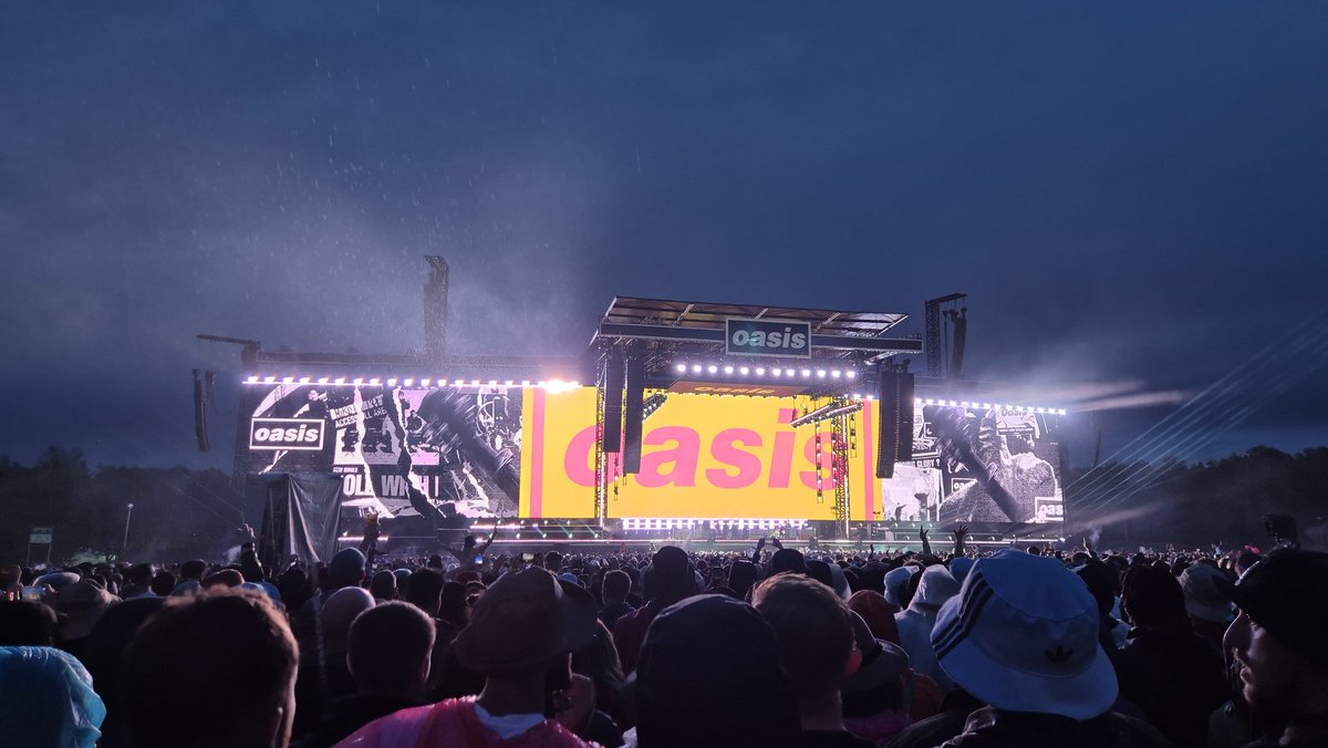 What a night #OasisLive25