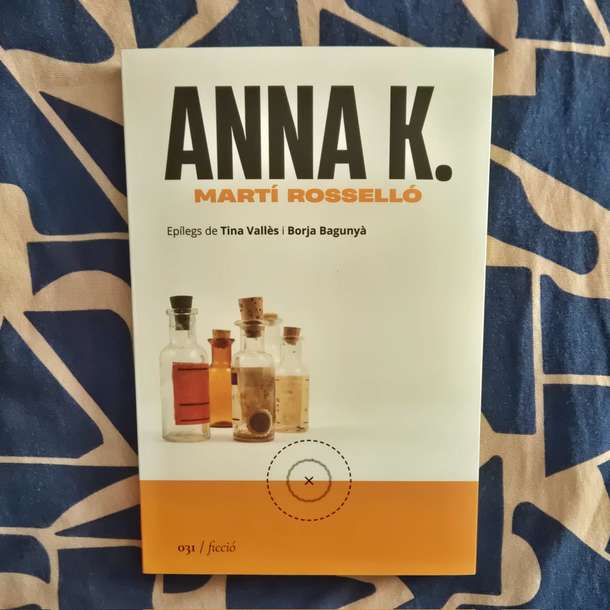ANNA K. -Martí Rosselló-
Criminal, entranyable, divertida, sensual, surrealista, suïcida, amb tocs monzonians, pèrfida, transcendental, agredolça... Anna K. combina a la perfecció aquest i altres ingredients que fan que la història sigui tan difícil de definir com addictiva.