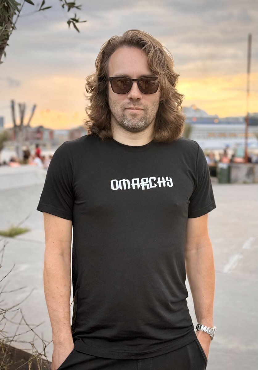 Omarchy propaganda in the wild! supply.37signals.com/collections/om…