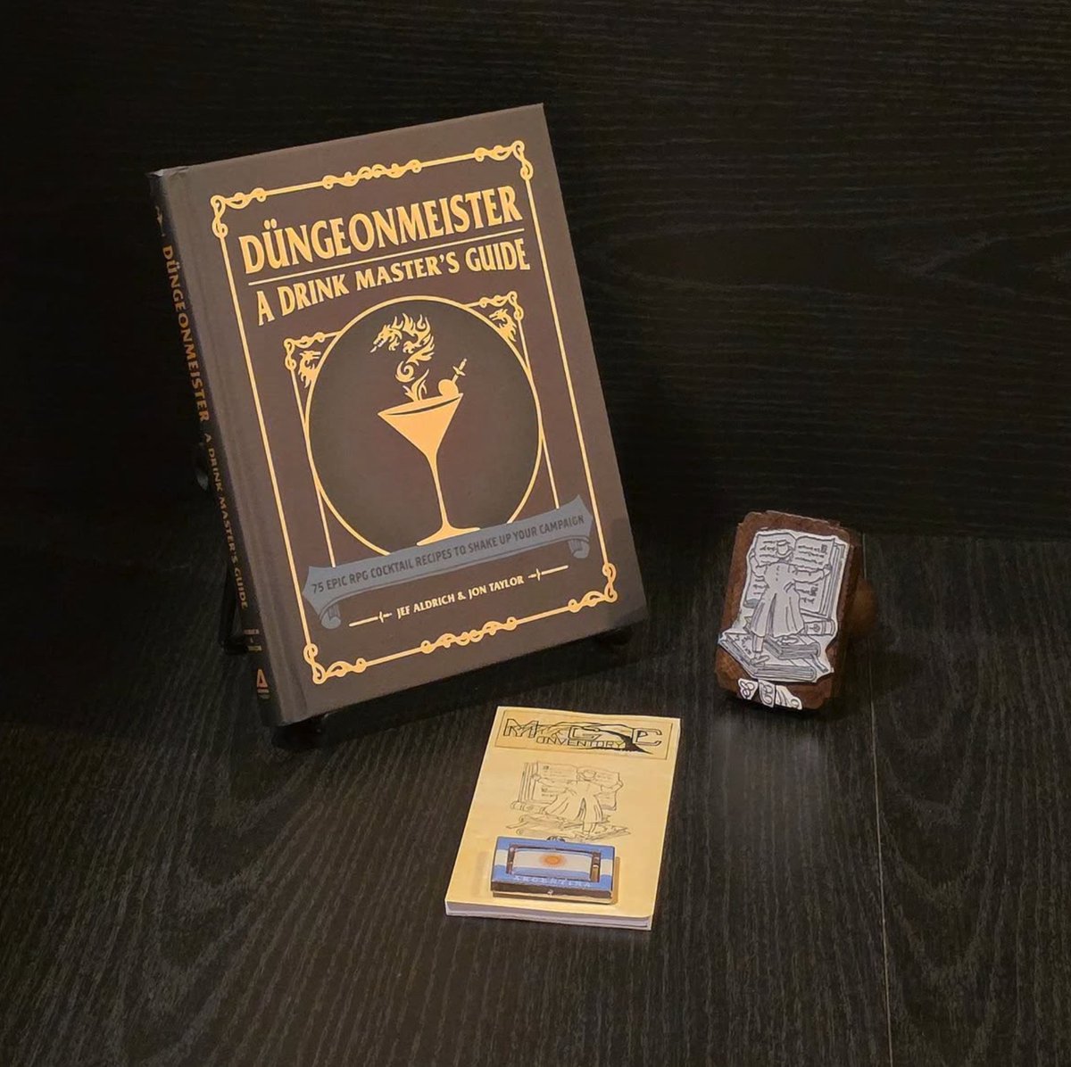:book: ID_b1146
Düngeonmeister: 75 Epic RPG Cocktail Recipes to Shake Up Your Campaign (dec-2020, Adams Media)
Jef Aldrich, Jon Taylor
160p - HardCover - ING

#Düngeonmeister #Adamsmedia #books #libros #collector #bookworm #bookaholic #vintagebooks #books #bookcommunity