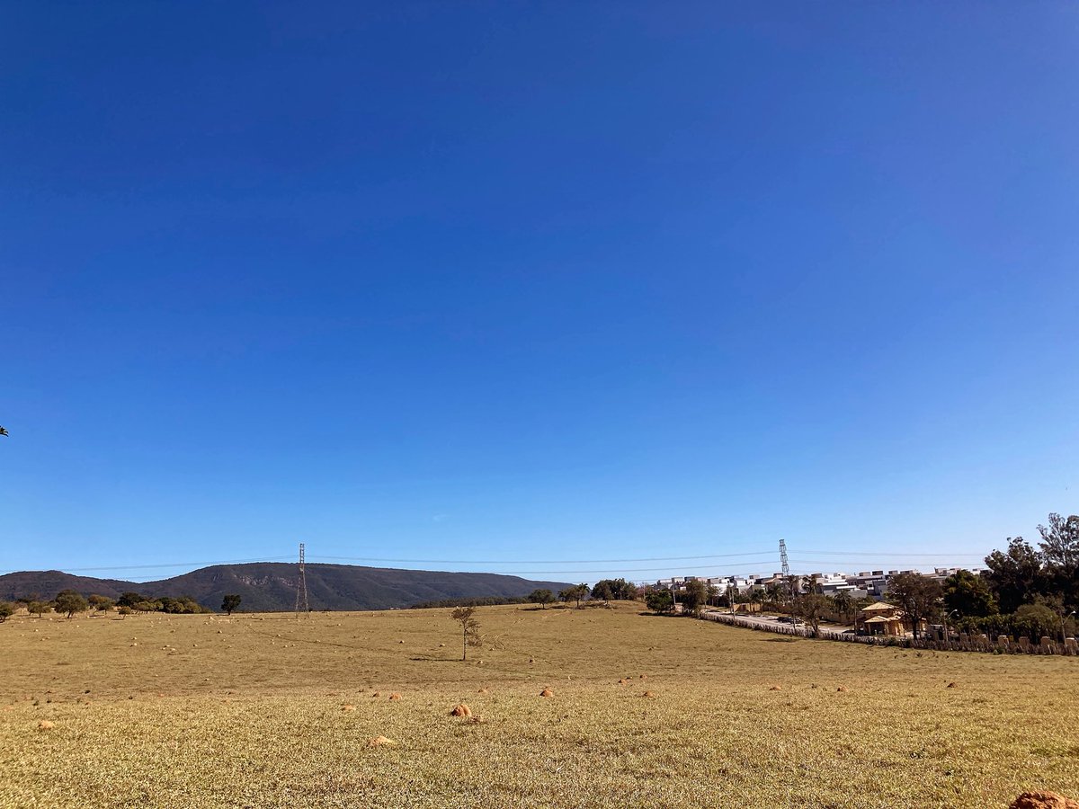 rafaelporcari's tweet image. A beleza da #SerraDoJapi, na região da Fazenda Ermida.
Como não se inspirar com esse cenário?
📸
#FOTOGRAFIAéNOSSOhobby
#entardecer #sunset #amanhecer #morning #sol #sun #sky #céu #natureza #horizonte #fotografia #paisagem #landscapes #inspiração #mobgrafia #XôStress #azul #blue