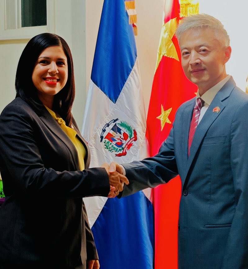 Luis González - LGC - Ciudadano del Mundo (@luisrgonzalezh) on Twitter photo Ciudadanos del mundo 🌎 una reunión vital para fortalecer lazos de amistad entre China 🇨🇳 y la RD 🇩🇴 entre el Emb Chen Luning <a href="/EmbChenLuning/">CHEN Luning 陈鲁宁</a> y la senadora María Mercedes Ortiz, presidenta de la Comisión de Relaciones Exteriores del Senado de República… Ciudadanos del mundo 🌎 una reunión vital para fortalecer lazos de amistad entre China 🇨🇳 y la RD 🇩🇴 entre el Emb Chen Luning <a href="/EmbChenLuning/">CHEN Luning 陈鲁宁</a> y la senadora María Mercedes Ortiz, presidenta de la Comisión de Relaciones Exteriores del Senado de República…