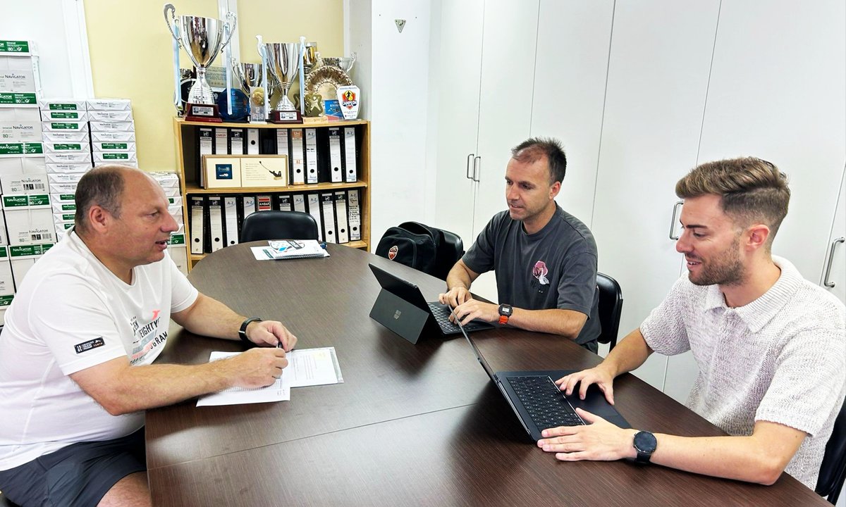 ⏳𝗧𝗶𝗰, 𝘁𝗮𝗰, 𝘁𝗶𝗰, 𝘁𝗮𝗰... 

🌞📂Estreamos agosto con conta atrás!!

👟⚽️ Os cadros de <a href="/belenfeal/">Belén Feal</a> e <a href="/davidrialbello/">David Rial</a> ultiman detalles para a estrea do traballo 2025-26

💥 𝗜𝗻𝗶𝗰𝗶𝗼 𝗱𝗮 𝗽𝗿𝗲𝘁𝗲𝗺𝗽𝗮𝗱𝗮 𝗹𝗮𝗿𝗮𝗻𝘅𝗮 💥

🧡𝗟𝘂𝗻𝘀 𝟭𝟭 𝗱𝗲 𝗮𝗴𝗼𝘀𝘁𝗼🧡