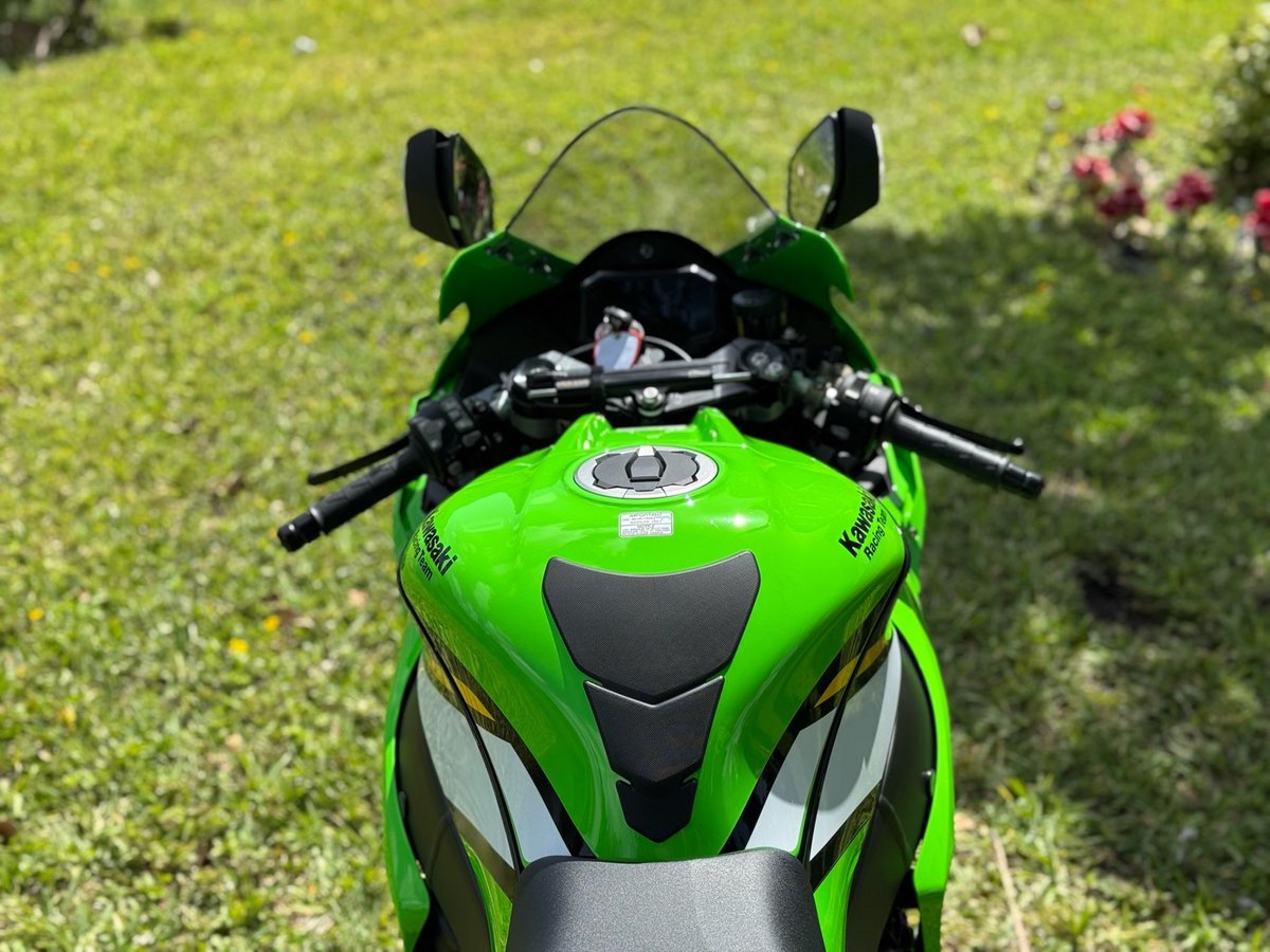 🏍️✨ Just 401 miles! This 2025 Kawasaki Ninja ZX-10R KRT Edition ABS is basically brand new and track-ready. $19,999 in North Miami Beach, FL. 🤩 Check it out today 👉 brnw.ch/21wUByG

#NinjaLife #KawasakiKRT #SuperbikeStyle #CycleTrader #BuySellResearch #Motorcycle