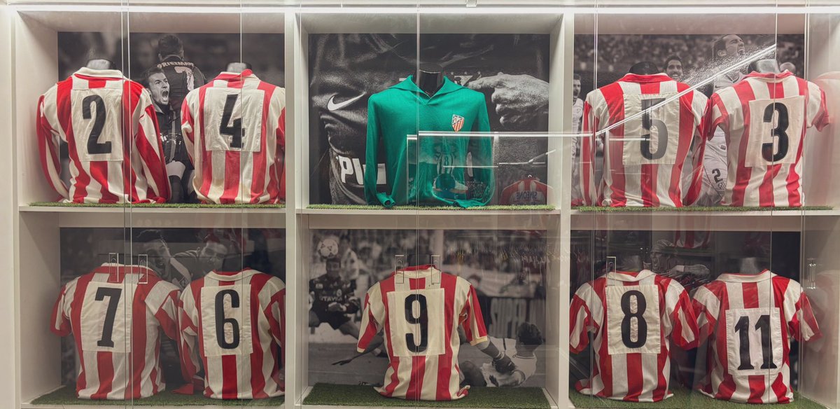 El <a href="/Atleti/">Atlético de Madrid</a> de nuestros padres , el de nuestros abuelos. Ese increíble equipo de los 70. Que alineación te viene al ver esta foto…. 
Por cierto me falta el 10, si alguien lo vende que me diga 😜