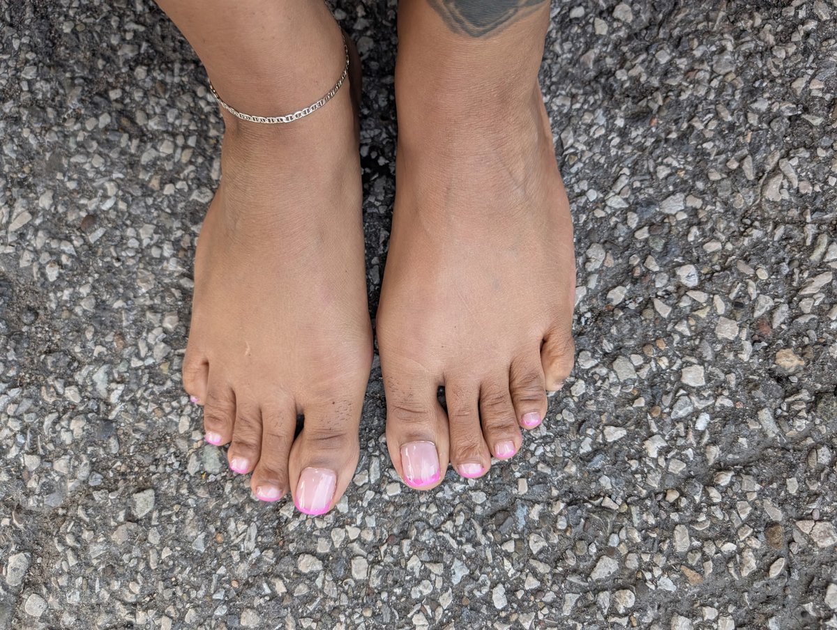 <a href="/SolesinDahood/">🔪🎃👣SOLES IN DA HOOD👣🎃🔪</a>